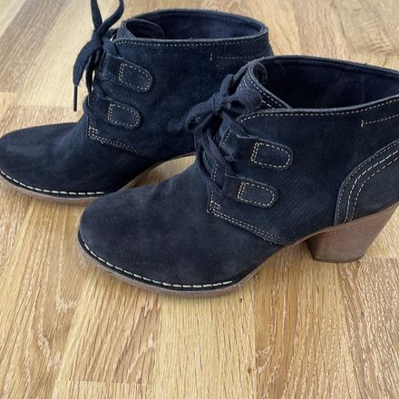 Clarks marka,doğal süet100%2kez giyildi