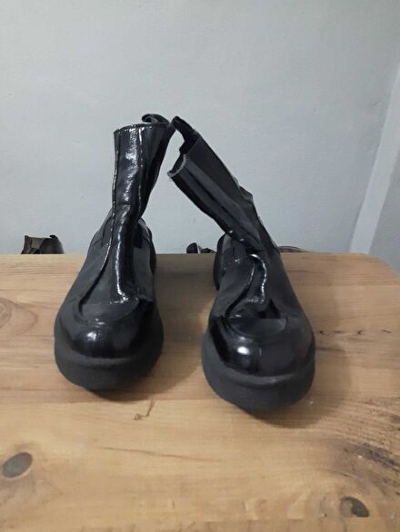 Siyah Patent Bot