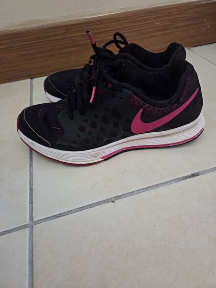 Nike Pembe Siyah Spor Ayakkabı