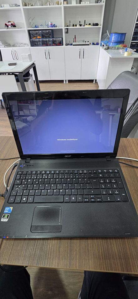 Acer Aspire 5742G i5 2GB RAM 15.6 Laptop