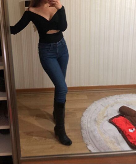 Omuzları açık bodysuit