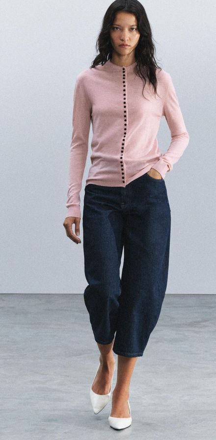Pembe Düğmeli Hırka ve Jean Pantolon