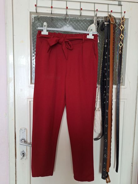 Kırmızı Kemerli Pantolon