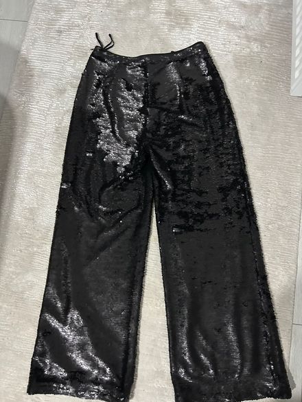 Yargıcı Siyah Pullu Geniş Paça Pantolon