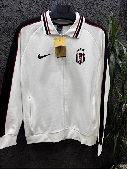 Beşiktaş yeni sezon beyaz hırkası