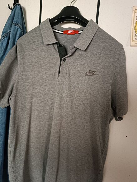 Nike Gri Polo Yaka T-Shirt