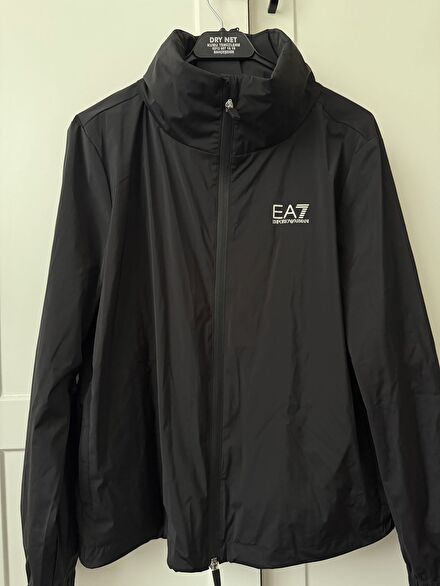 EA7 Emporio Armani Siyah Spor Mont