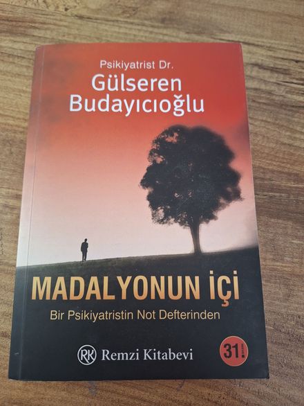 Madalyonun İçi Kitabı