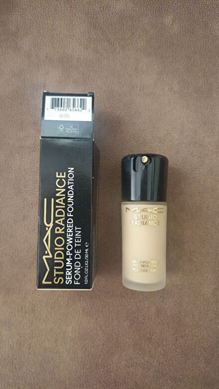 MAC Studio Radiance Fondöten NC12