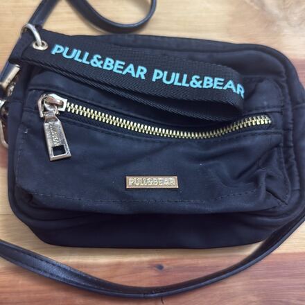 Pull & Bear Siyah Askılı Çanta