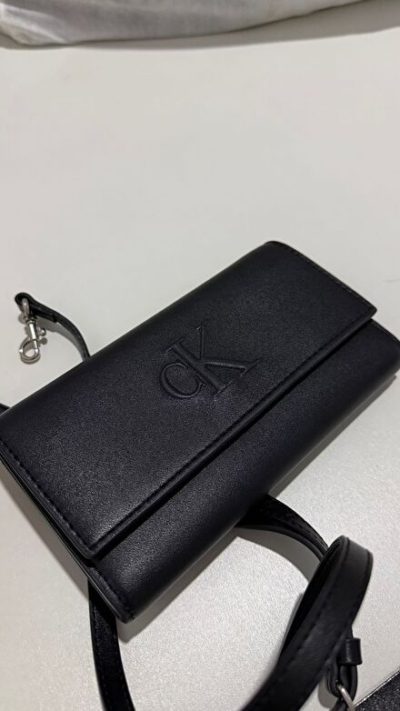 Calvin Klein Siyah Askılı Cüzdan