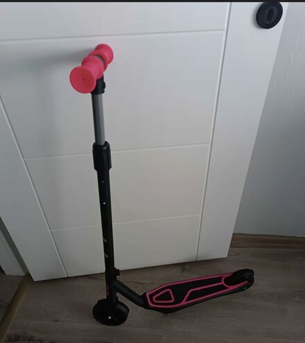 Pembe Scooter