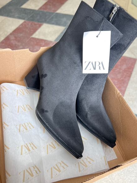 Zara Siyah Bot