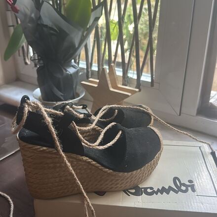 Siyah Dolgu Topuk Espadril Sandalet