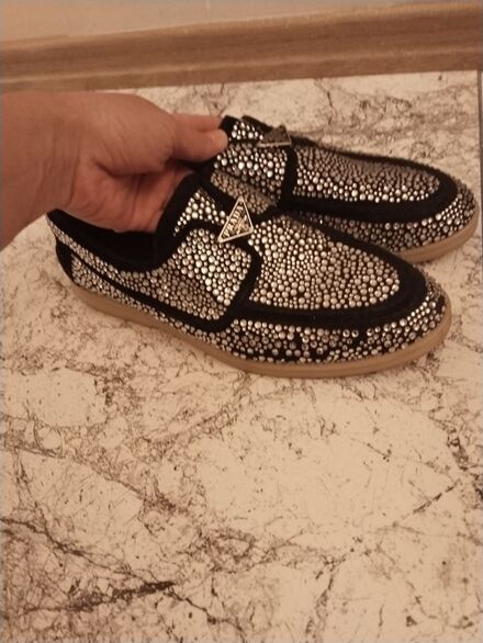 Prada Siyah taşlı loafer ayakkabı