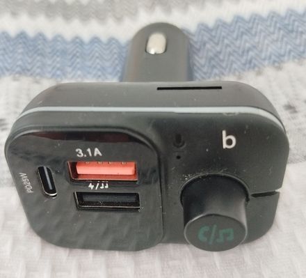 S-link SL-BT501 Bluetooth FM Transmitter
