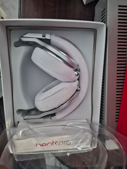 Beats Pro Beyaz Kablosuz Kulaklık