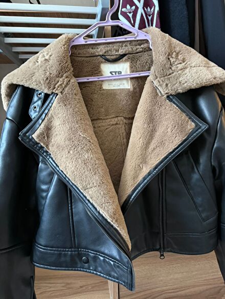 Deri Detaylı Ceket Stradivarius