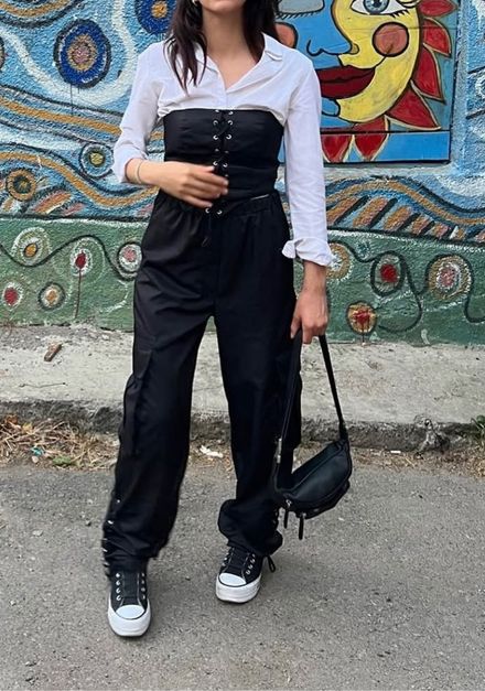 Siyah Crop Top ve Kargo Pantolon Seti
