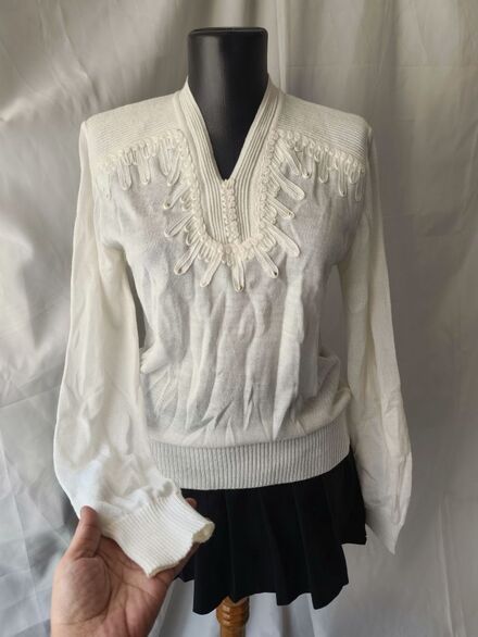 Beyaz vintage işlemeli Kazak 5061