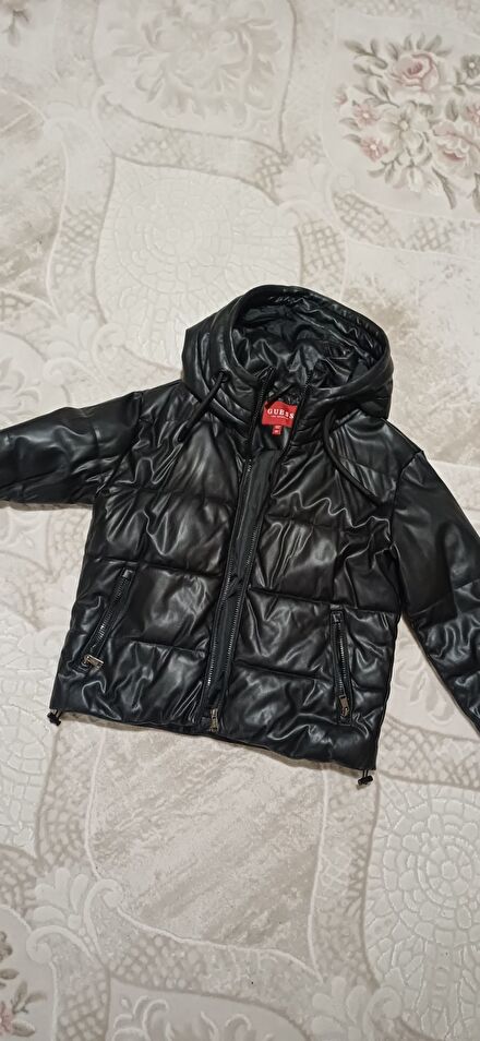 Guess Siyah Kapüşonlu Mont