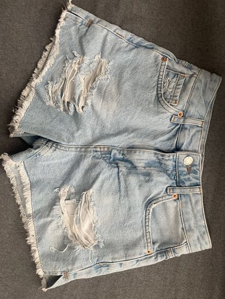 G-230₺ Yırtık Kot Şort