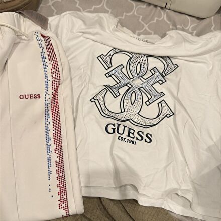 Guess Beyaz Üst ve Eşofman Takımı