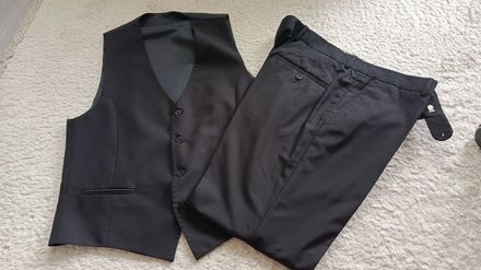 Siyah Yelek ve Pantolon Takımı