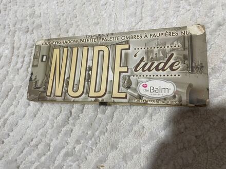 The Balm Nude'tude Far Paleti