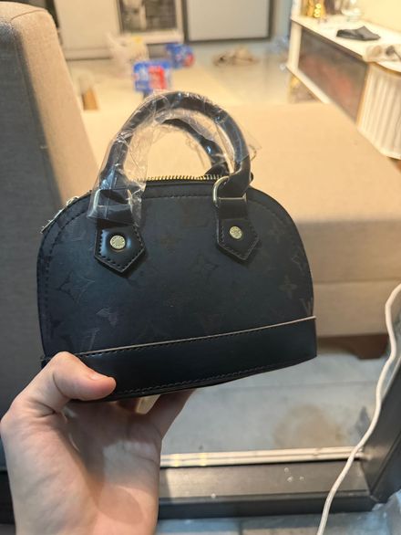 Louis Vuitton Siyah Çanta