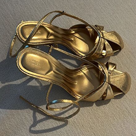 Zara Gold Sandalet