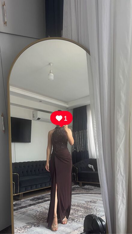 Halter Yaka Taşlı Elbise
