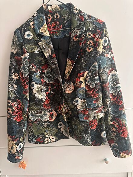 Batik Marka Çiçek Desenli Ceket