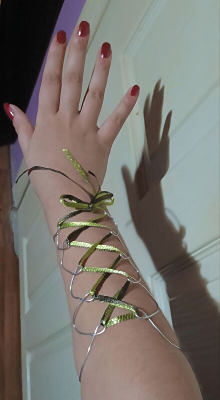 Pinterest Coquette Gotik Korse Bileklik