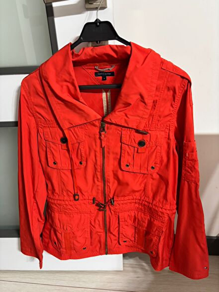 Tommy Hilfiger kırmızı mont/yağmurluk