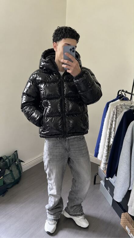 🏷️ Bershka Siyah Parlak Şişme Mont - M
