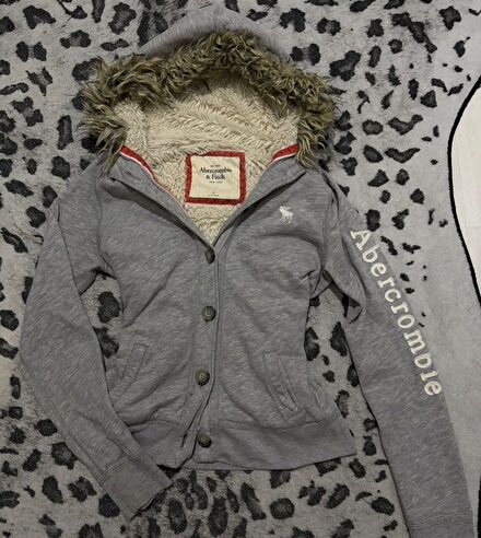 Abercrombie y2k fur kúrklu sweatshirt