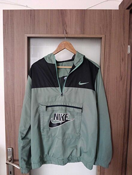 Nike Spor Rüzgarlık