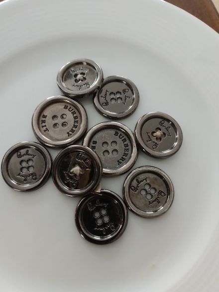 Burberry Düğme Seti