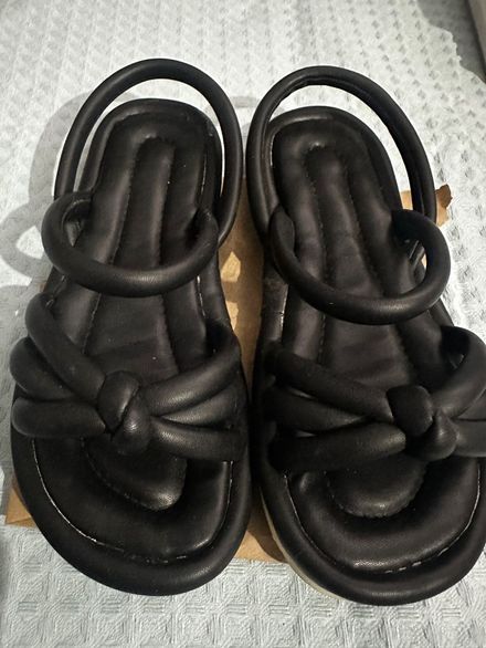 Siyah Kalın Bantlı Sandalet
