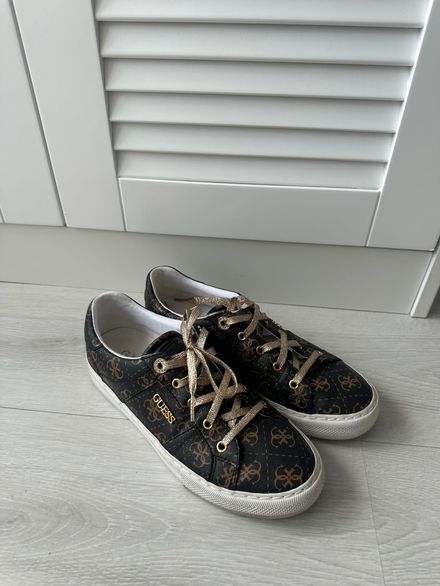 Guess logolu Sneaker