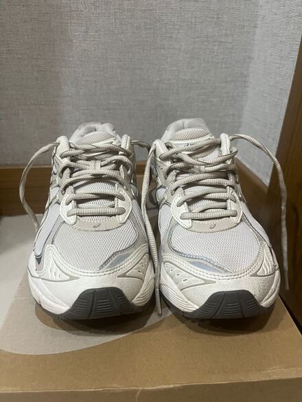 Krem sneakers