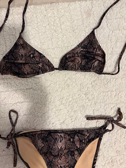 Yılan Derisi Desenli Bikini Takımı