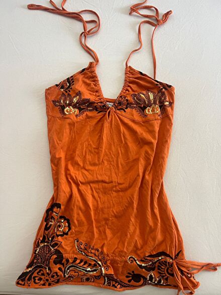 İşlemeli desenli askılı vintage bluz