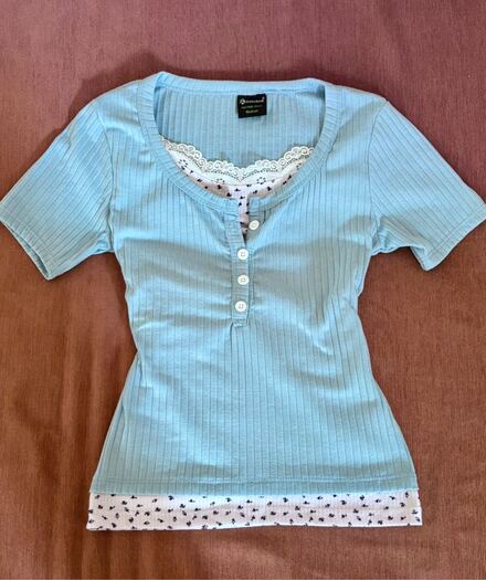 Mavi Dantel Detaylı Kısa Kollu Crop Bluz