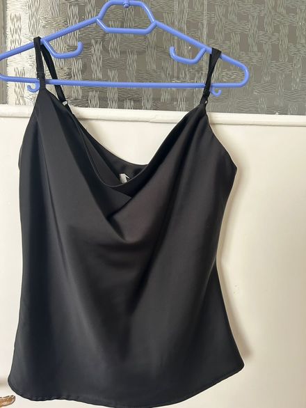 Siyah Saten Degaje Yaka Askılı Bluz