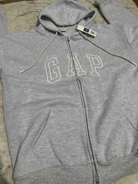 GAP Gri Kapüşonlu Hırka