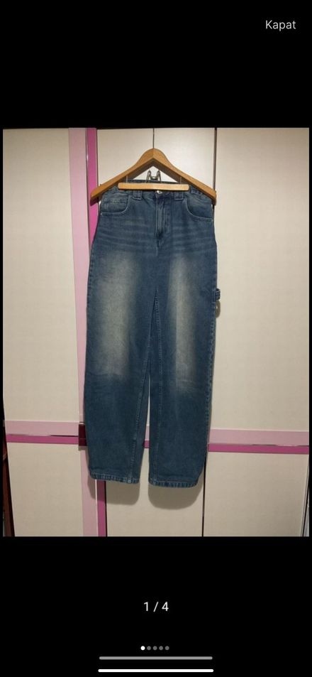 Bershka carpenter