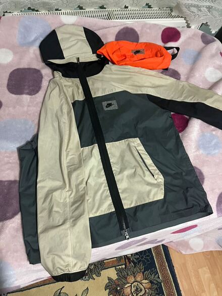 Nike yağmurluk