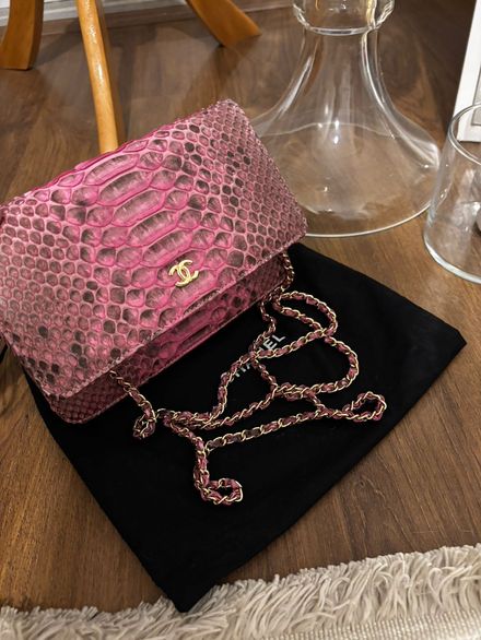 Pembe Yılan Derisi Zincir Askılı Çanta